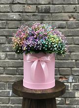 Цветочная композиция из Гипсофила и Розы в шляпной коробке в Вольно-Донской