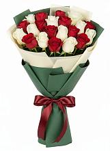Букет Микс из красных и белых роз в Вольно-Донской