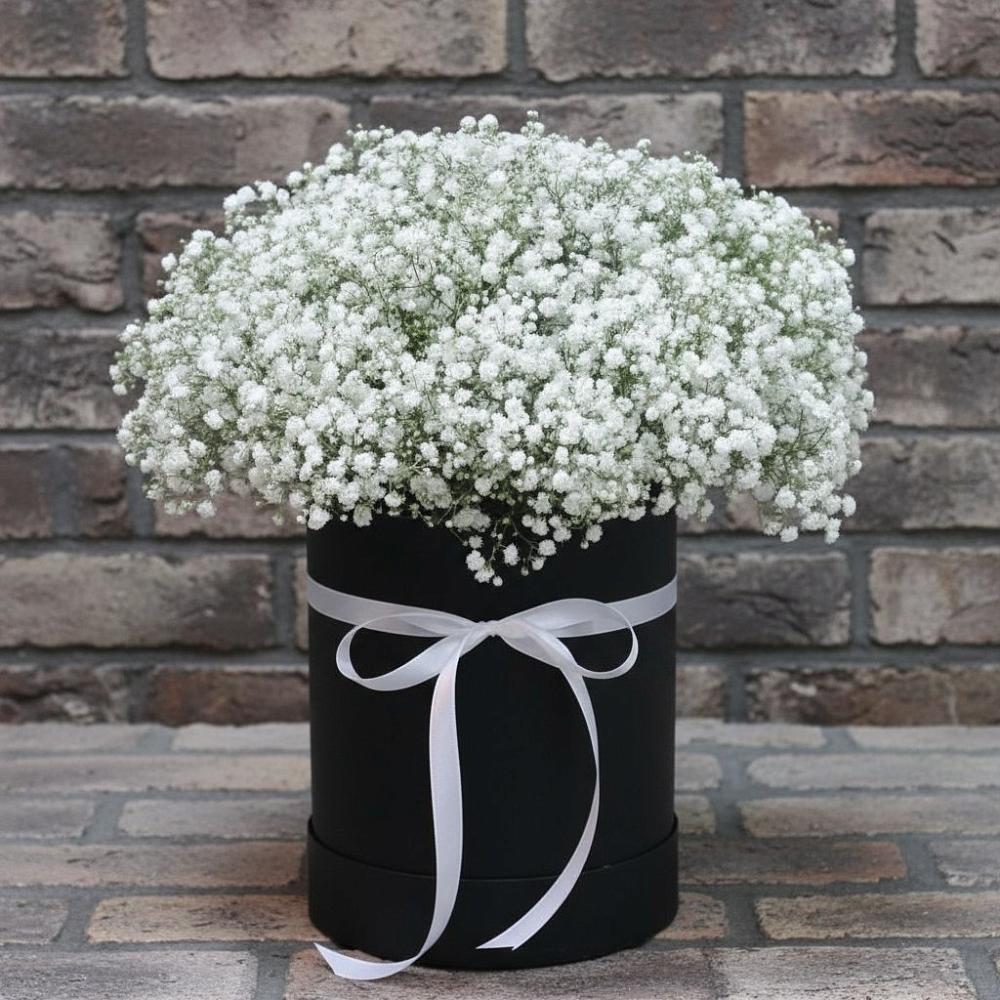 Цветочная композиция из Гипсофила в шляпной коробке в Вольно-Донской