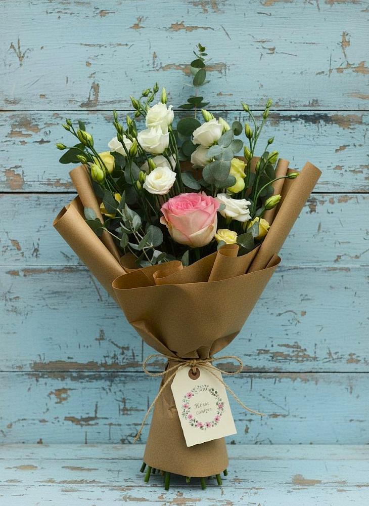 Букет цветов из: Розы и Лизиантусы в Вольно-Донской