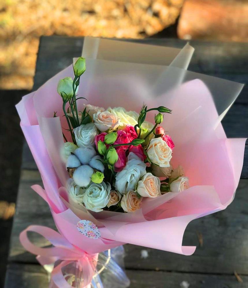 Букет цветов из: Розы и Лизиантусы в Вольно-Донской