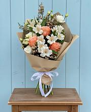Букет цветов из:  Альстромерии, Лизиантусы, Розы и Хризантемы в Вольно-Донской