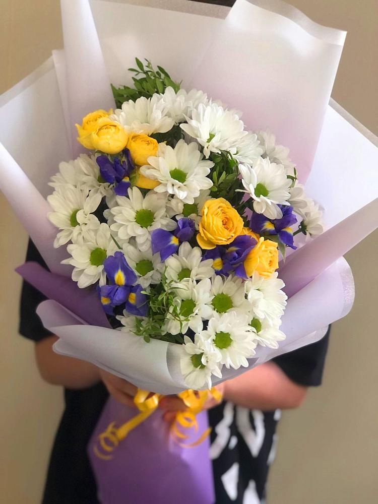 Букет цветов из: Ирисы, Хризантемы и Розы в Вольно-Донской