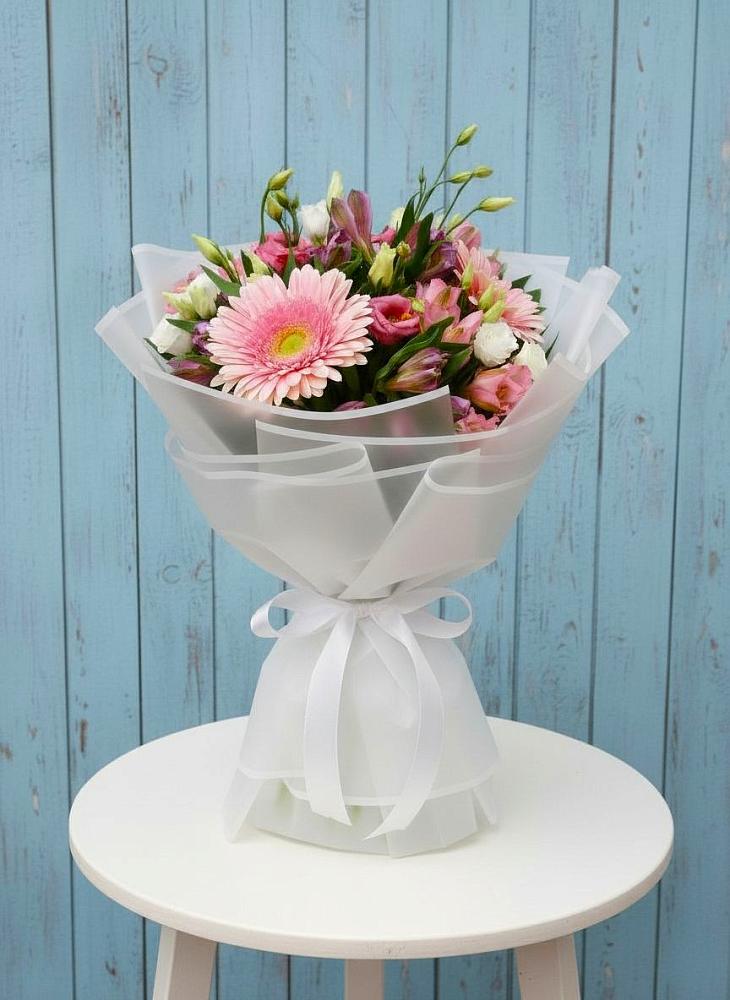 Букет цветов из: Герберы, Альстромерии и Лизиантусы в Вольно-Донской