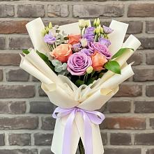 Букет цветов из:  Лизиантусы и Розы в Вольно-Донской
