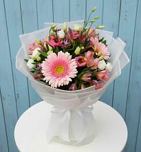 Букет цветов из:  Герберы, Альстромерии и Лизиантусы в Вольно-Донской