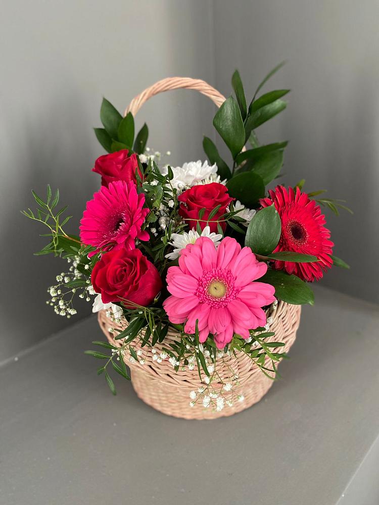 Цветочная композиция из Розы, Хризантемы и Герберы в корзине в Вольно-Донской