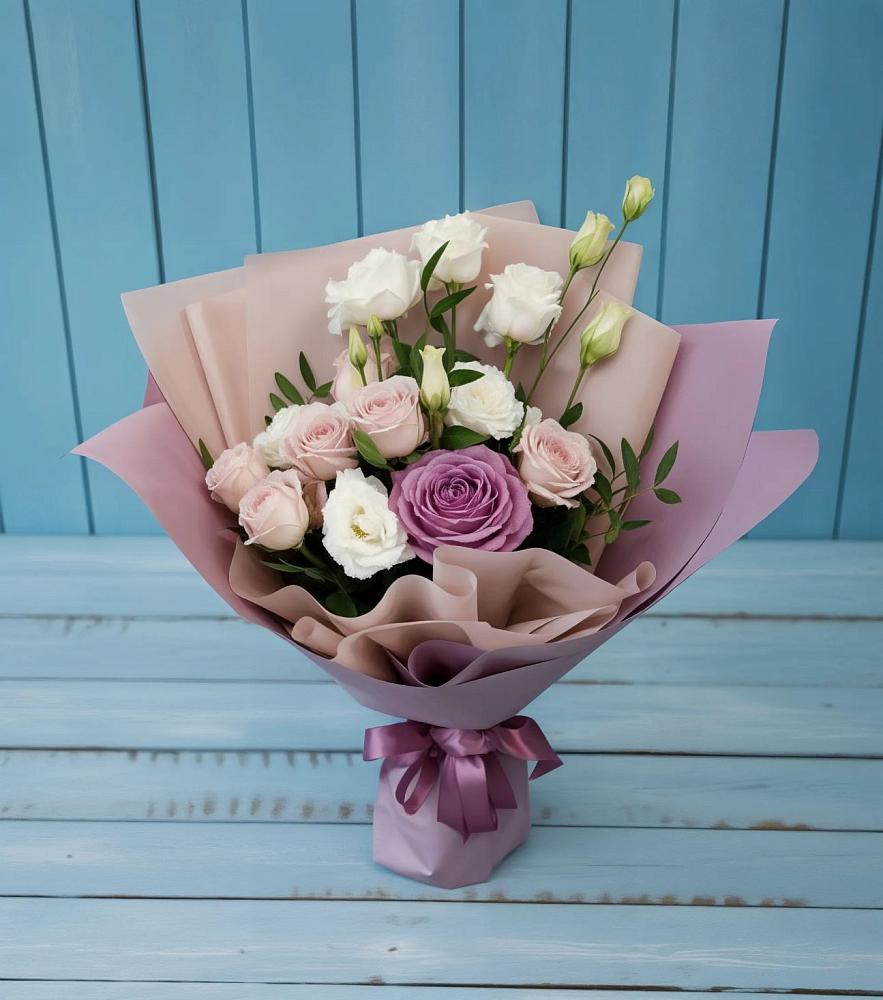 Букет цветов из: Розы и Лизиантусы в Вольно-Донской